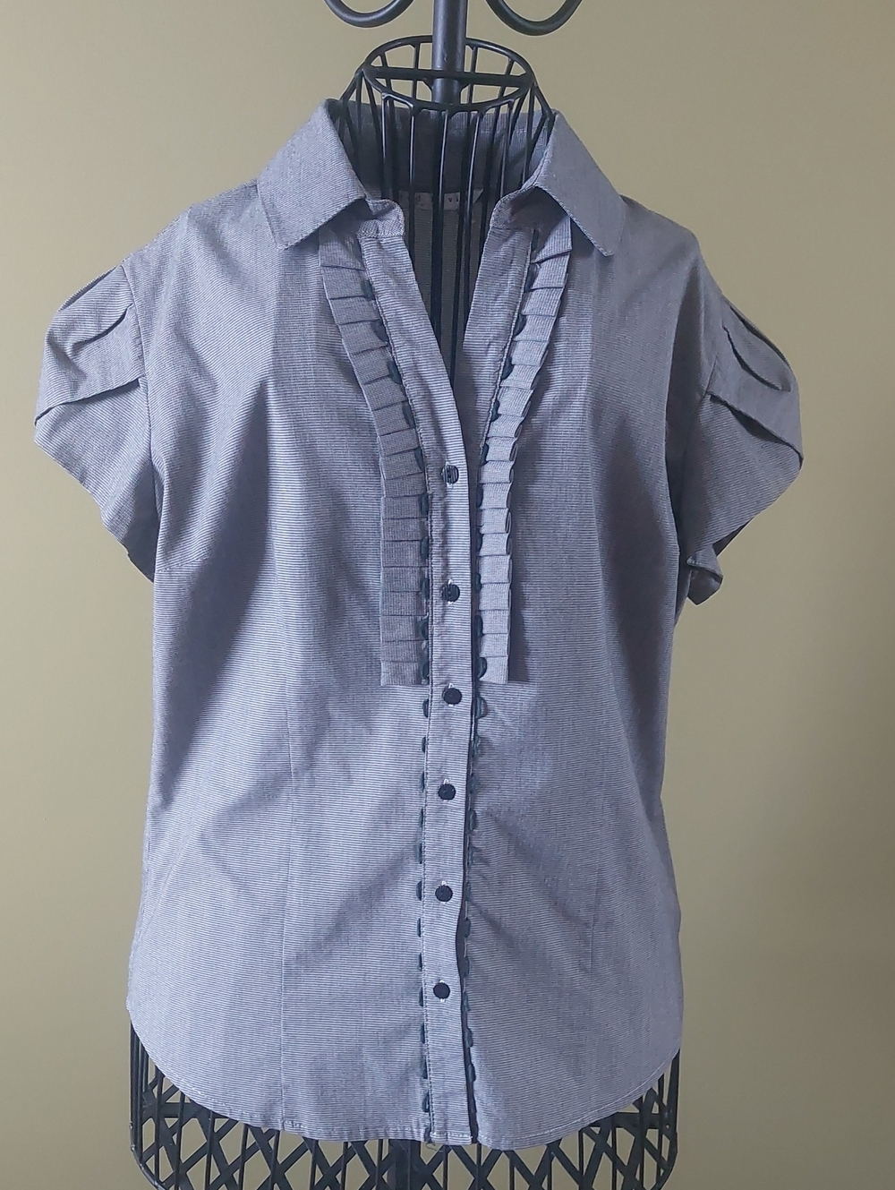 Fred David Short-Sleeve Ruffle-Trim Button Down Shirt - Gray